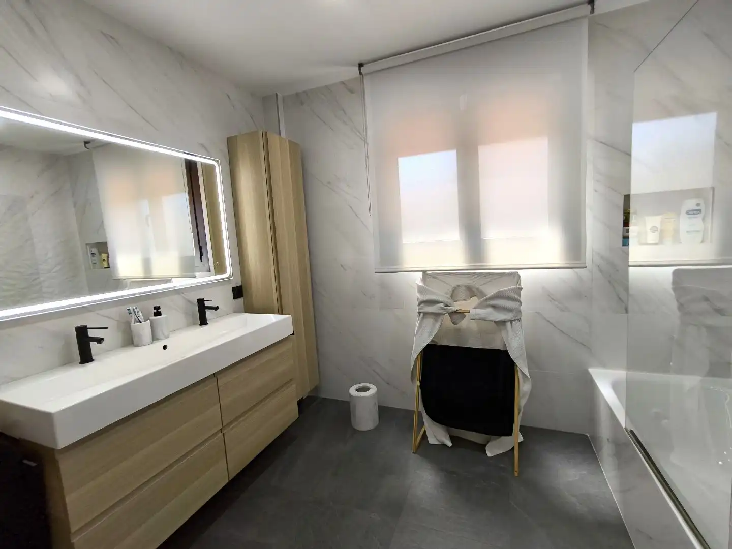 Casa adosada en venta en Calle Asturias, 6, Cintruénigo Baño de Casa adosada en venta en Cintruénigo con Aire acondicionado, Calefacción y Jardín privado