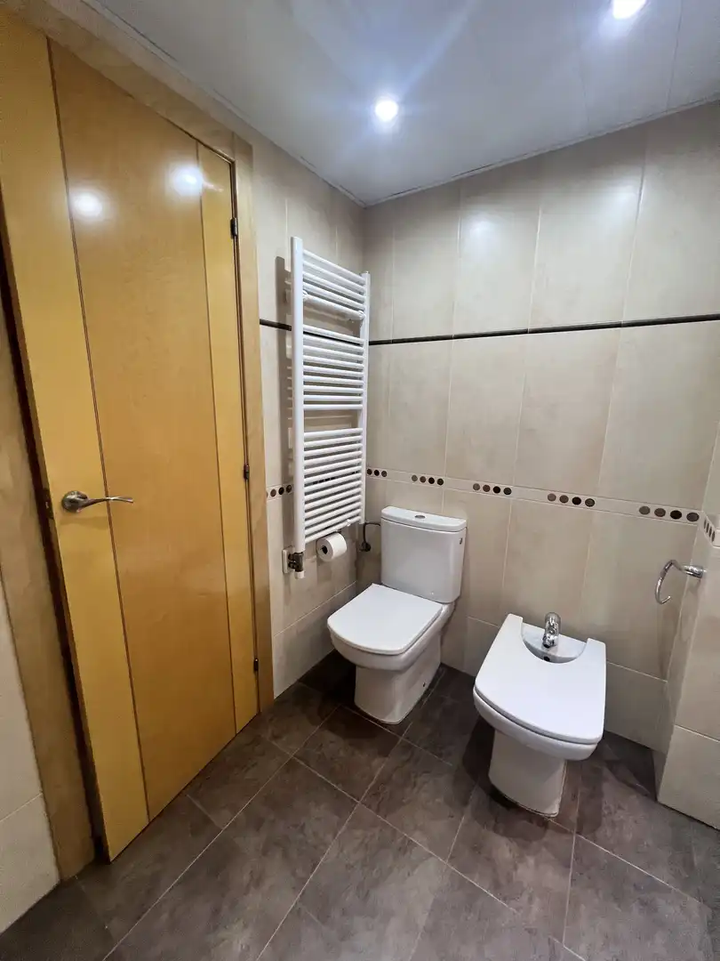 Flat for sale in Carrer D'en Josep Tarradellas, 3, Sant Joan - TV3 Bathroom of Flat for sale in Sant Joan Despí with Air Conditioner and Balcony