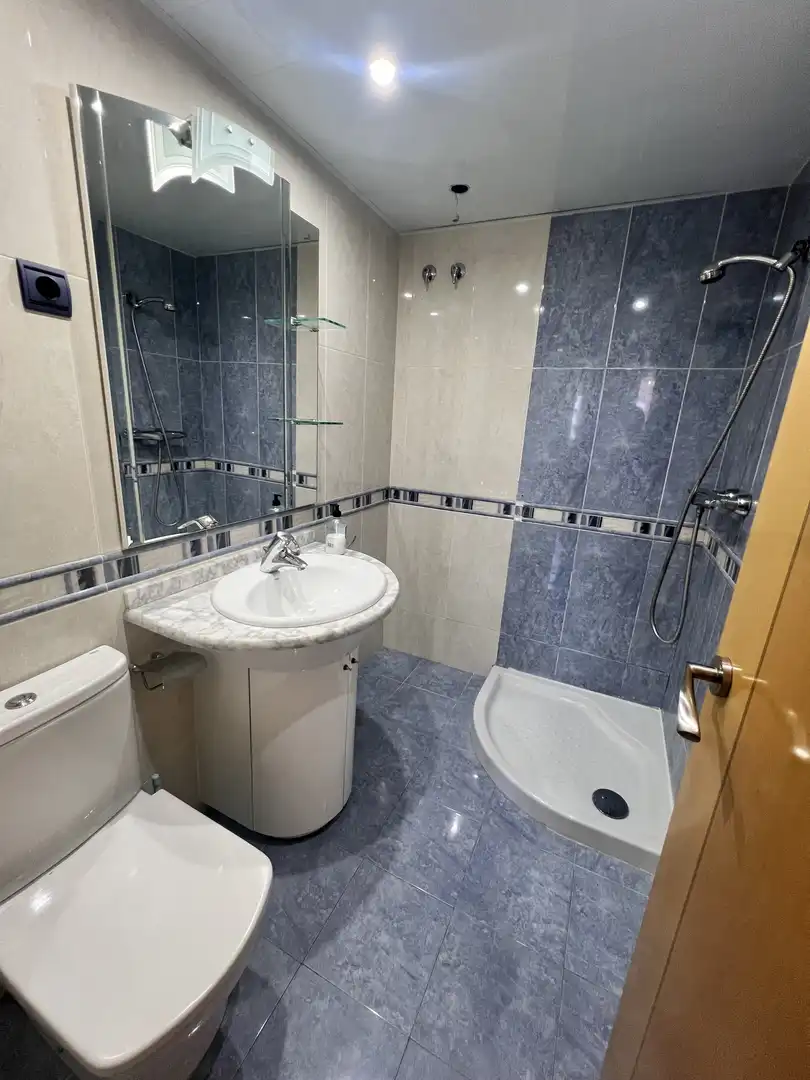Flat for sale in Carrer D'en Josep Tarradellas, 3, Sant Joan - TV3 Bathroom of Flat for sale in Sant Joan Despí with Air Conditioner and Balcony