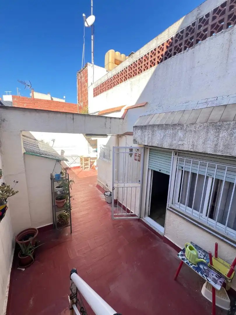 Casa adosada en venda a Carrer de Velázquez, 121, La Maurina Vista exterior de Casa adosada en venda en Terrassa