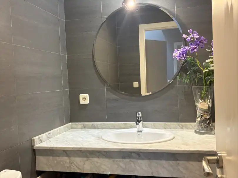 Casa adosada en venta en DP-5812, 62, Sada (A Coruña) Baño de Casa adosada en venta en Sada (A Coruña) con Calefacción, Jardín privado y Parquet