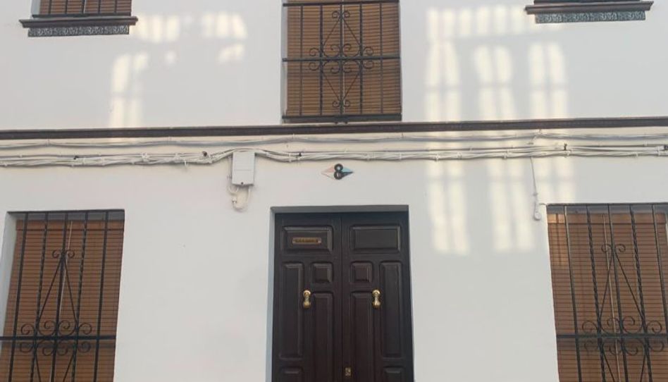 Casa adosada en venda a Calle Virgen de las Virtudes, 8, La Puebla de Cazalla, Sevilla - imatge 1 Foto 1 de Casa adosada en venda a Calle Virgen de las Virtudes, 8, La Puebla de Cazalla, Sevilla