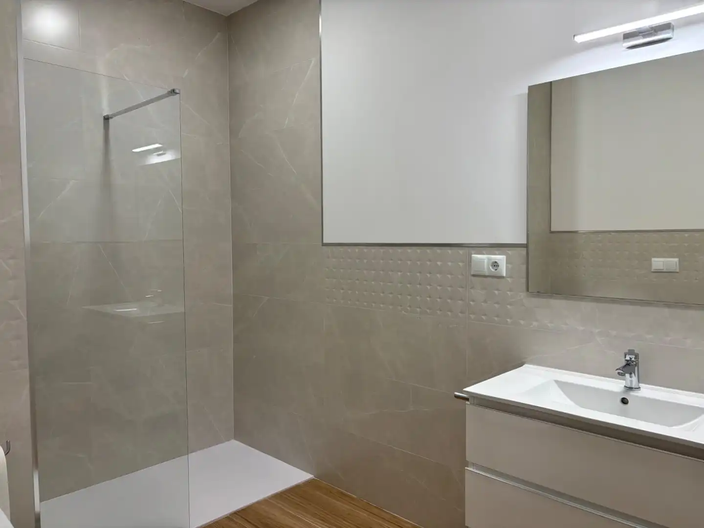 Flat for rent in Carrer de Ramón i Cajal, 1, Alaquàs Bathroom of Flat for rent in Alaquàs with Air Conditioner and Heating
