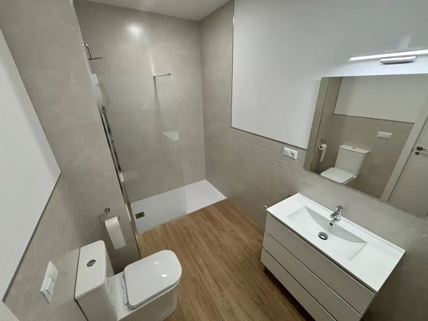 Flat for rent in Carrer de Ramón i Cajal, 1, Alaquàs Bathroom of Flat for rent in Alaquàs with Air Conditioner and Heating