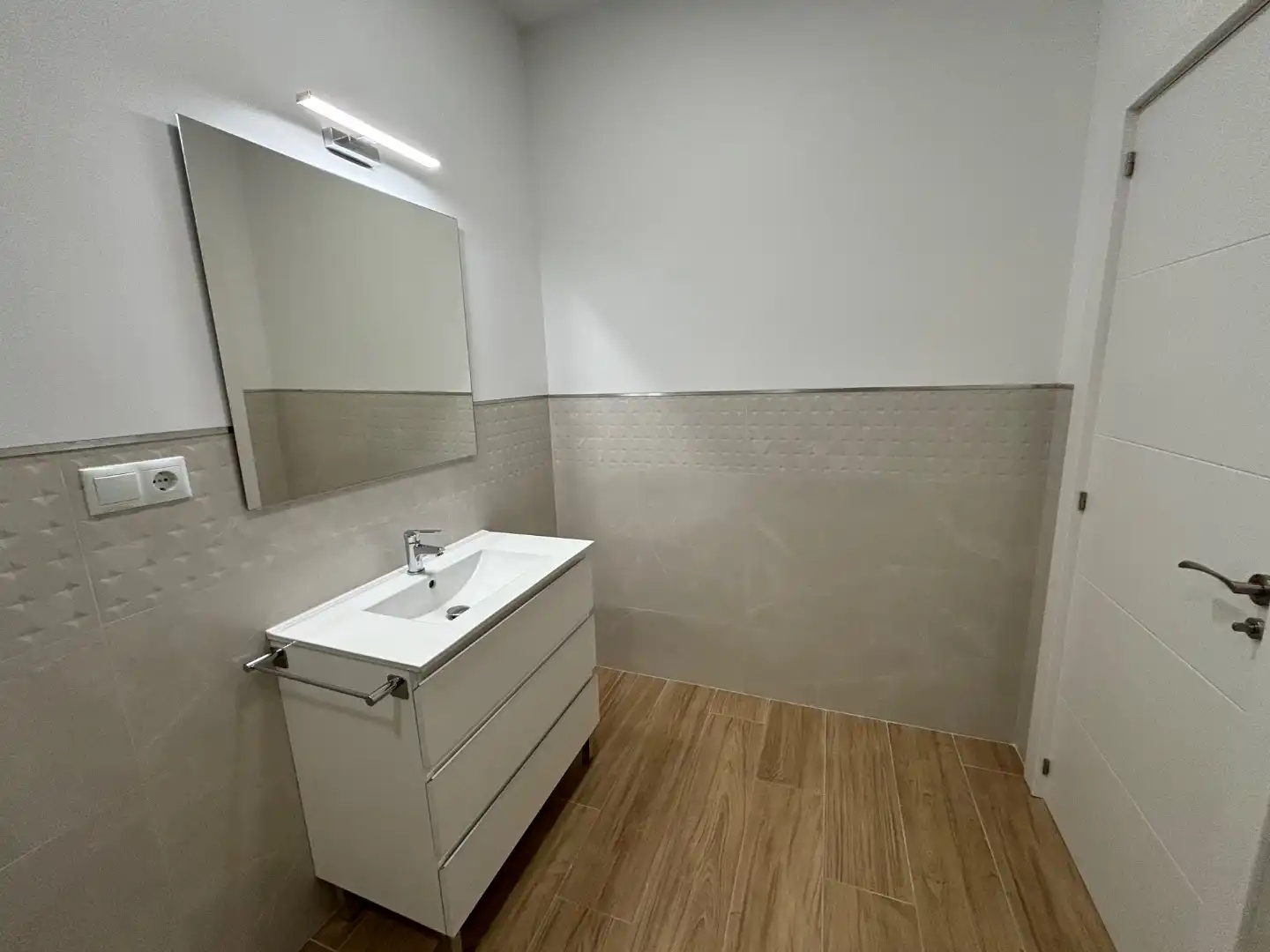 Flat for rent in Carrer de Ramón i Cajal, 1, Alaquàs Bathroom of Flat for rent in Alaquàs with Air Conditioner and Heating