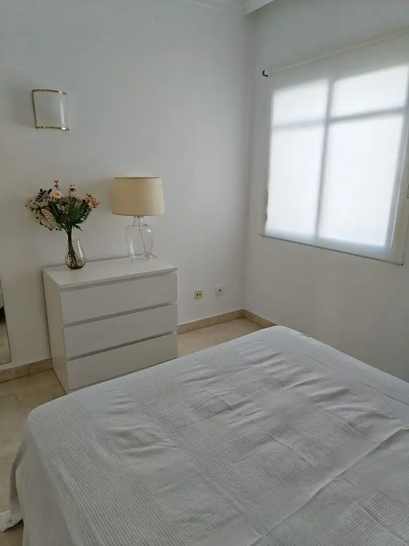 Piso en venta en Urbanizacion Nva Andalucia Aloha, 26, Aloha Habitación de Piso en venta en Marbella con Aire acondicionado, Terraza y Piscina