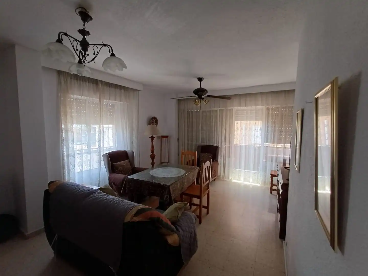 Piso en venta en Calle Curro Cúchares, 1, La Cruz Sala de estar de Piso en venta en Granada Capital con Balcón