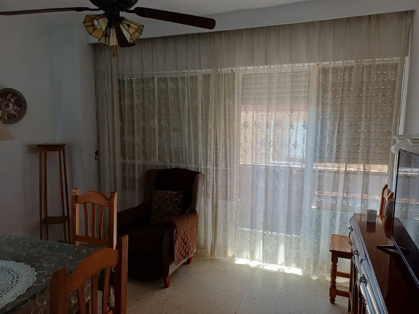 Piso en venta en Calle Curro Cúchares, 1, La Cruz Sala de estar de Piso en venta en Granada Capital con Balcón