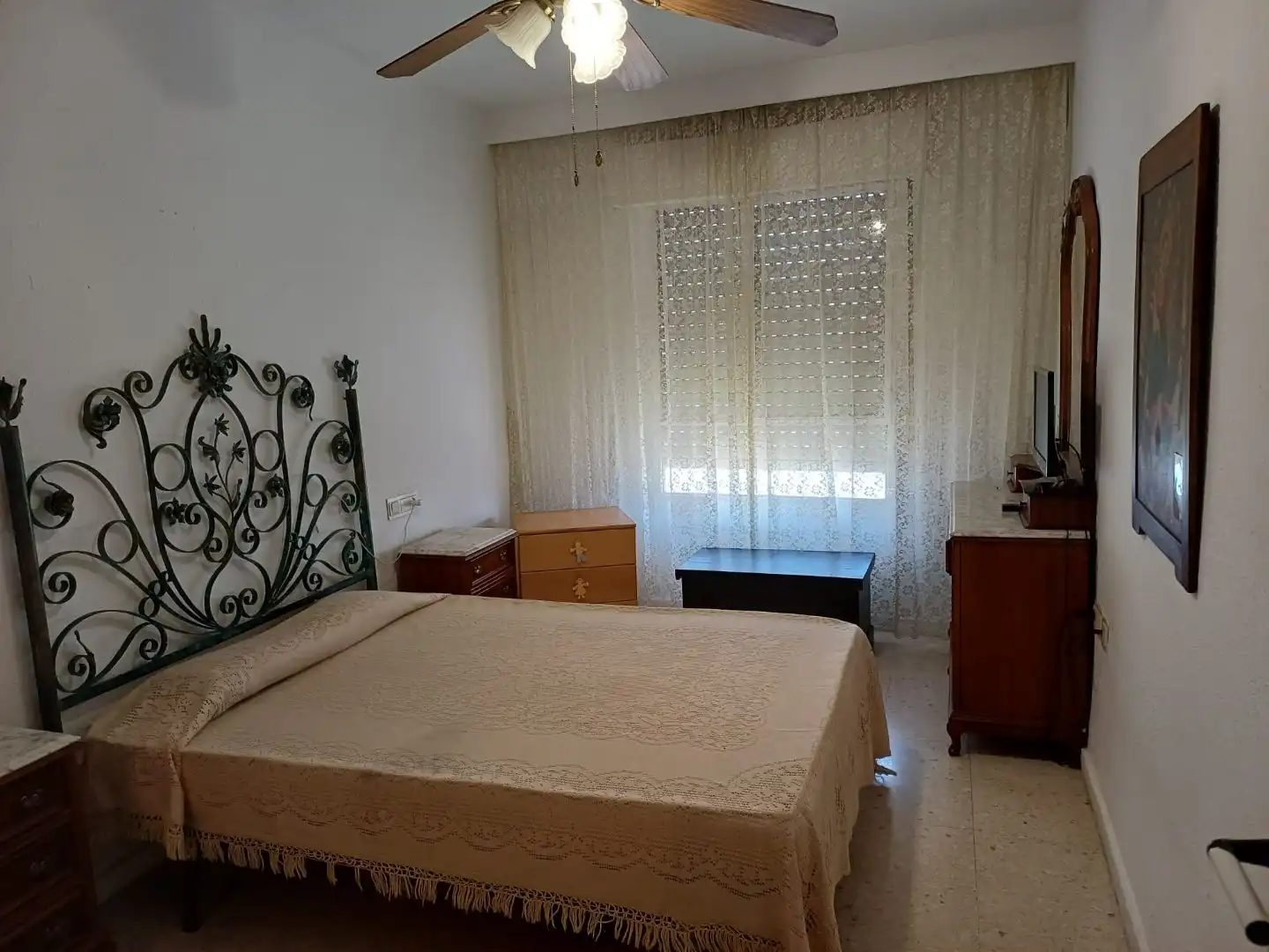Piso en venta en Calle Curro Cúchares, 1, La Cruz Habitación de Piso en venta en Granada Capital con Balcón