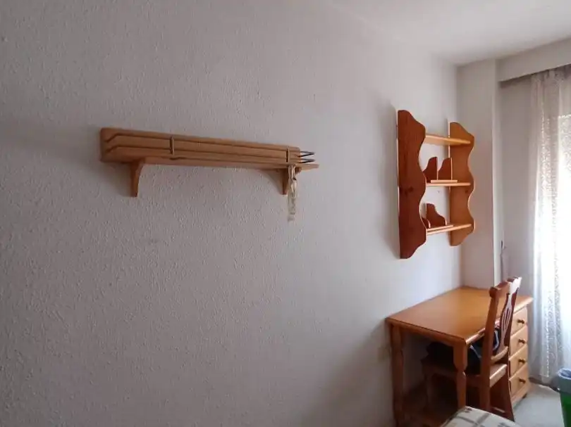 Piso en venta en Calle Curro Cúchares, 1, La Cruz Habitación de Piso en venta en Granada Capital con Balcón