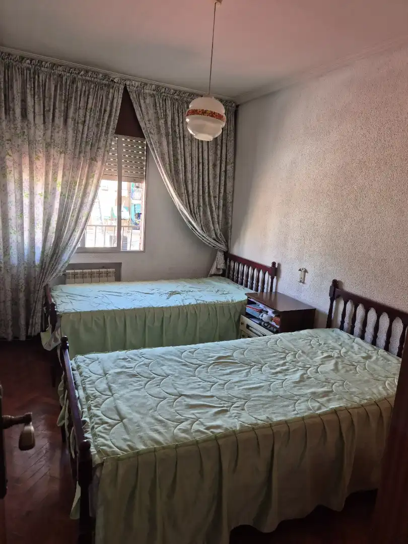 Habitación de Piso en venta en  Madrid Capital con Aire acondicionado, Terraza y Balcón