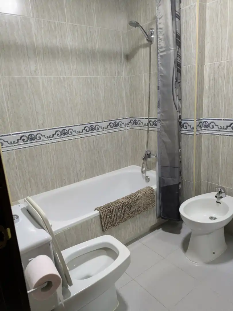 Piso en venta en Avenida José Antonio Gallego, 2, El Cuervo de Sevilla Baño de Piso en venta en El Cuervo de Sevilla con Aire acondicionado, Trastero y Amueblado