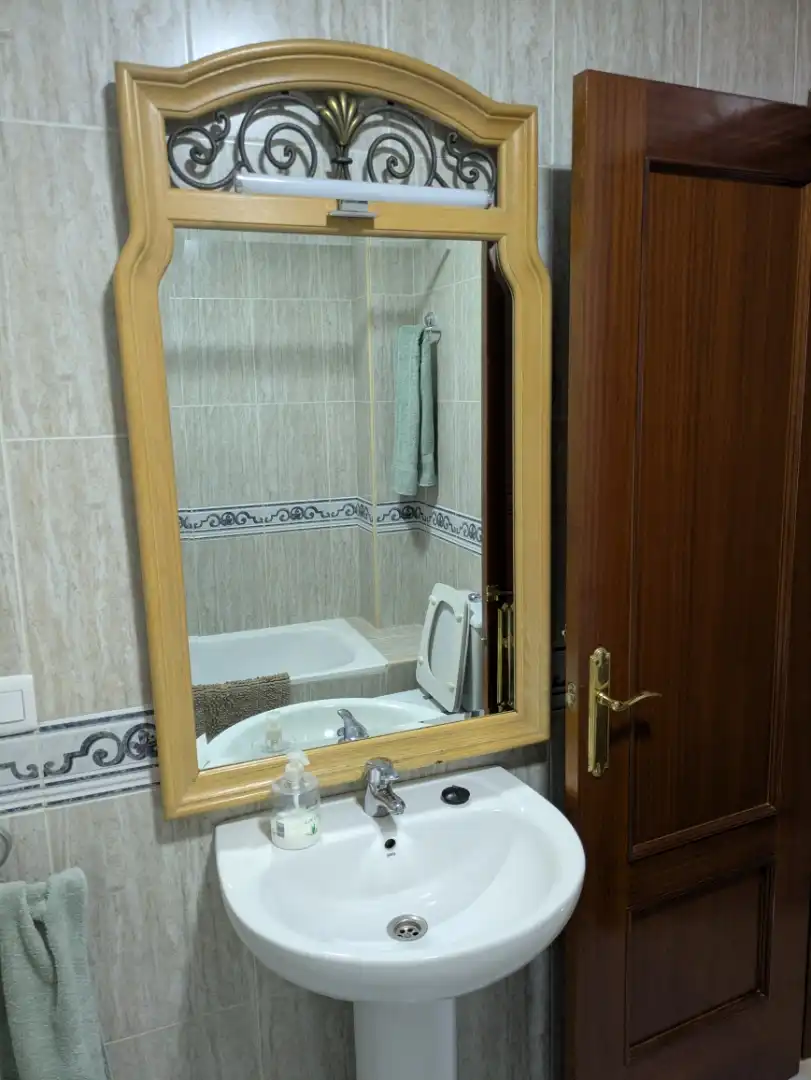 Piso en venta en Avenida José Antonio Gallego, 2, El Cuervo de Sevilla Baño de Piso en venta en El Cuervo de Sevilla con Aire acondicionado, Trastero y Amueblado