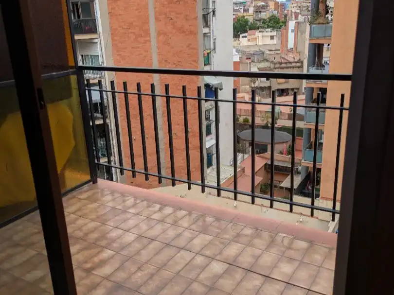 Piso en venta en Carrer D'arizala, 1, Sants-Badal Terraza de Piso en venta en Barcelona Capital con Balcón