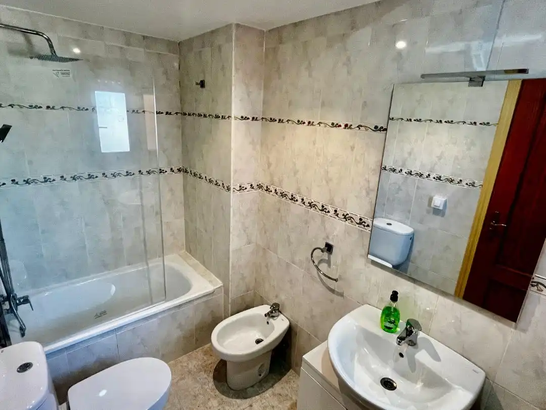 Bathroom of Flat for rent in Alcañiz  with Air Conditioner, Terrace and Balcony