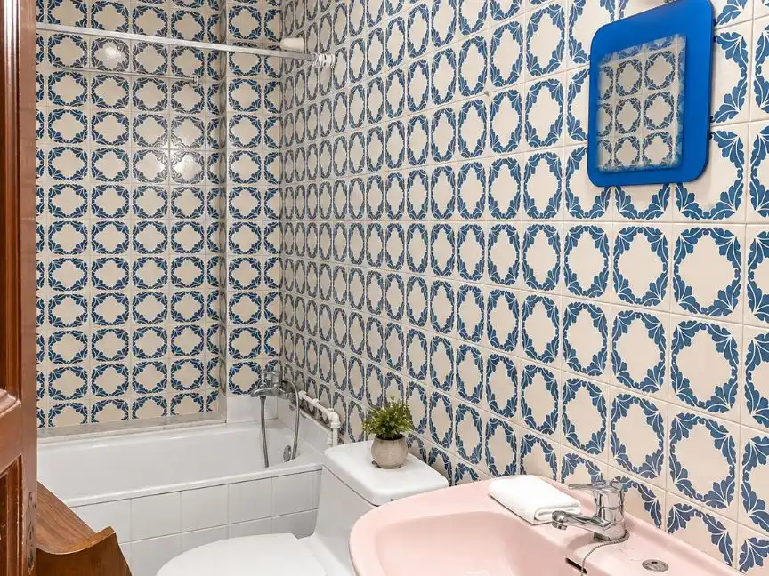 Flat for rent in Vegueta Bathroom of Flat for rent in Las Palmas de Gran Canaria with Parquet flooring and Balcony