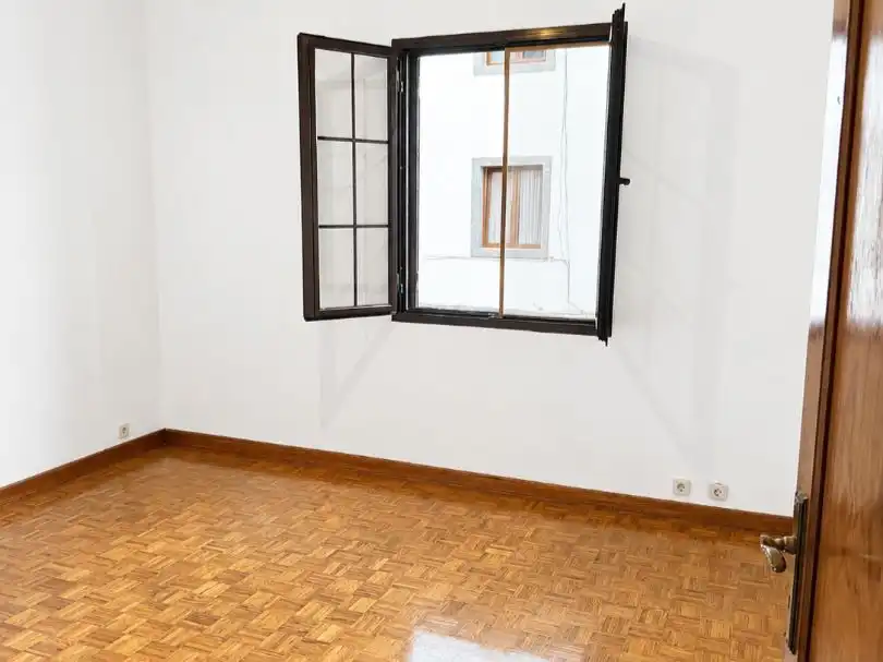 Flat for rent in Vegueta Bedroom of Flat for rent in Las Palmas de Gran Canaria with Parquet flooring and Balcony