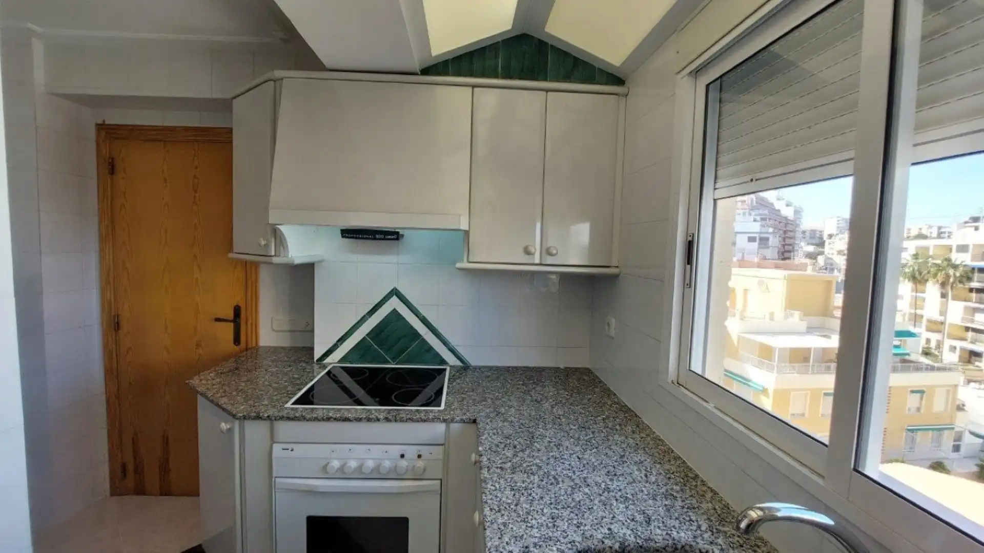 Wohnung zur Miete in Carrer Doctor Terradell, 10, El Faro Küche von Wohnung zur Miete in Cullera mit Klimaanlage, Abstellraum und Möbliert