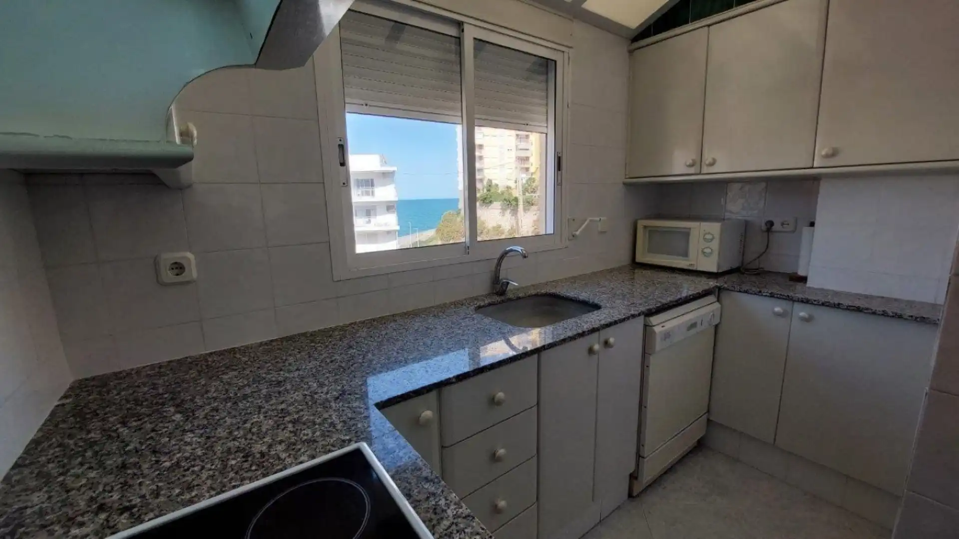 Wohnung zur Miete in Carrer Doctor Terradell, 10, El Faro Küche von Wohnung zur Miete in Cullera mit Klimaanlage, Abstellraum und Möbliert