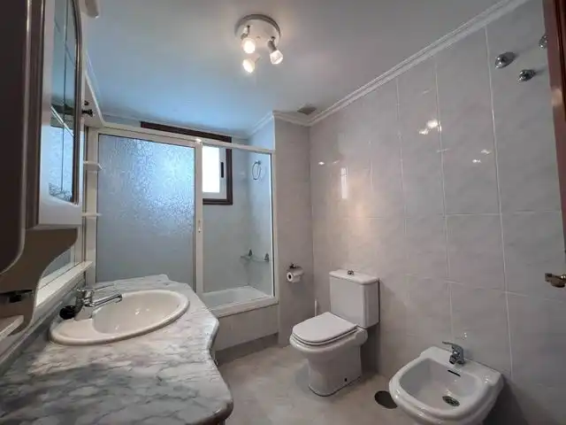 Wohnung zum Verkauf in Rúa Río, 40, Riazor - Visma Badezimmer von Wohnung zum Verkauf in A Coruña Capital mit Terrasse