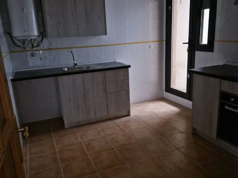 Wohnung zur Miete in Calle Navarrisquillos, 2, Navahermosa Küche von Wohnung zur Miete in Navahermosa mit Heizung, Möbliert und Balkon