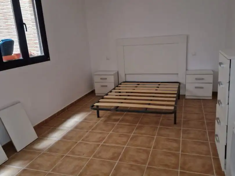 Wohnung zur Miete in Calle Navarrisquillos, 2, Navahermosa Schlafzimmer von Wohnung zur Miete in Navahermosa mit Heizung, Möbliert und Balkon