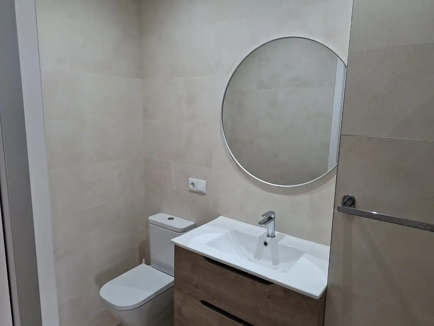 Bathroom of Apartments for rent in Cáceres  with Air Conditioner, Heating and Parquet flooring