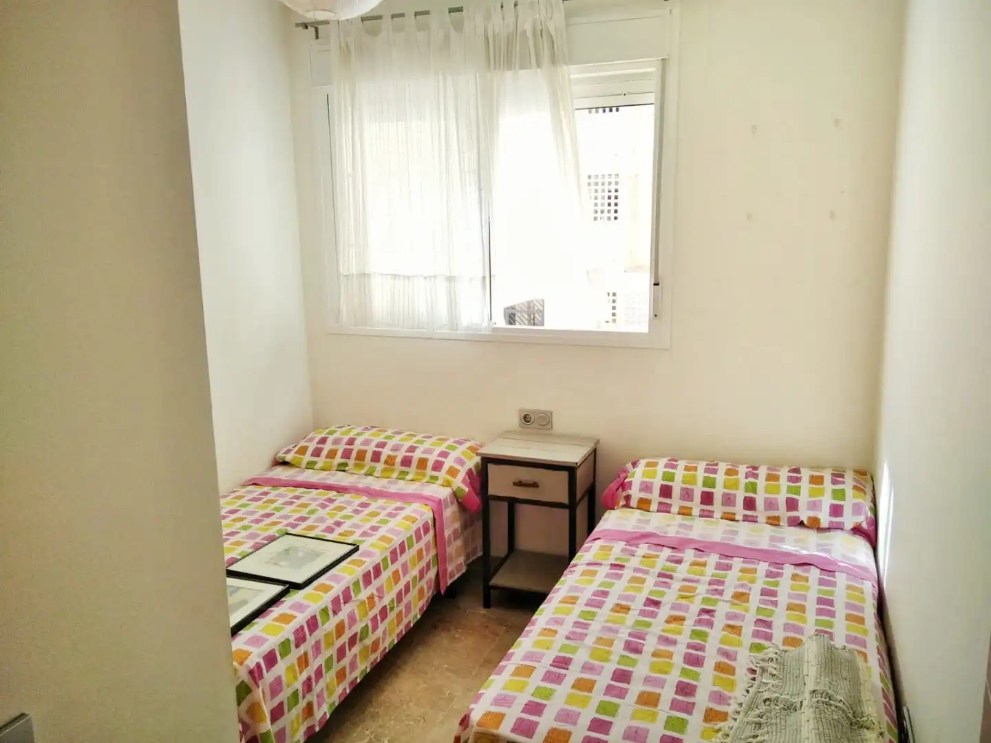 Wohnung zur Miete in Avenida Ciudad de Cádiz, 1, El Sabinar – Urbanizaciones – Las Marinas – Playa Serena Schlafzimmer von Wohnung zur Miete in Roquetas de Mar mit Klimaanlage, Heizung und Privatgarten