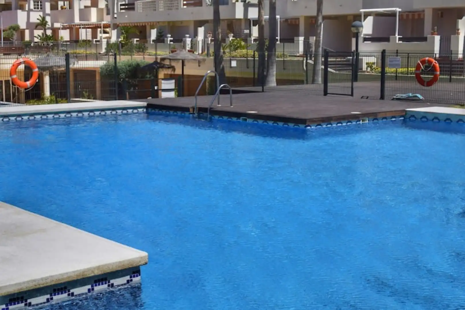 Wohnung zur Miete in Avenida Ciudad de Cádiz, 1, El Sabinar – Urbanizaciones – Las Marinas – Playa Serena Schwimmbecken von Wohnung zur Miete in Roquetas de Mar mit Klimaanlage, Heizung und Privatgarten
