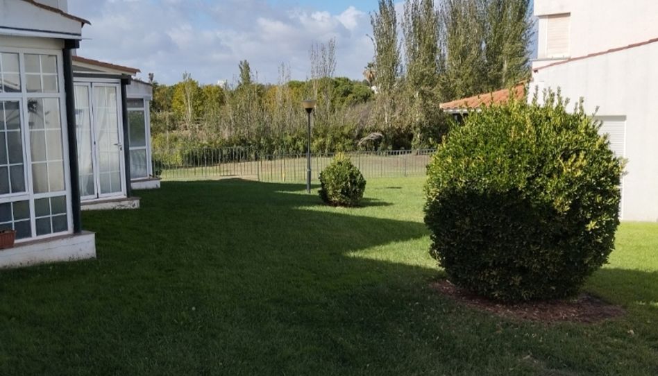 Casa adosada de lloguer a Urbanización Golf Guadiana, 165, Golf Guadiana, Badajoz Capital - imatge 1 Foto 1 de Casa adosada de lloguer a Urbanización Golf Guadiana, 165, Golf Guadiana, Badajoz Capital
