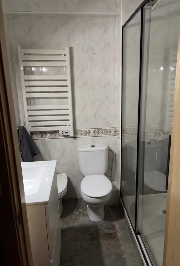 Flat for sale in Calle del Foso, 136, Centro Bathroom of Flat for sale in Aranjuez with Air Conditioner