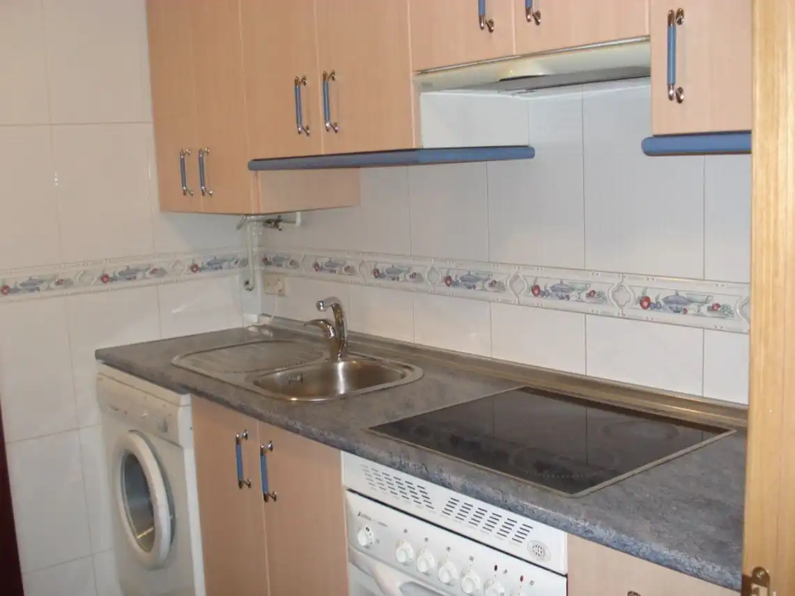 Apartament de lloguer a Calle Campomanes, 49, Pueblo Cuina de Apartament de lloguer en Pozuelo de Alarcón amb Aire condicionat, Calefacció i Traster