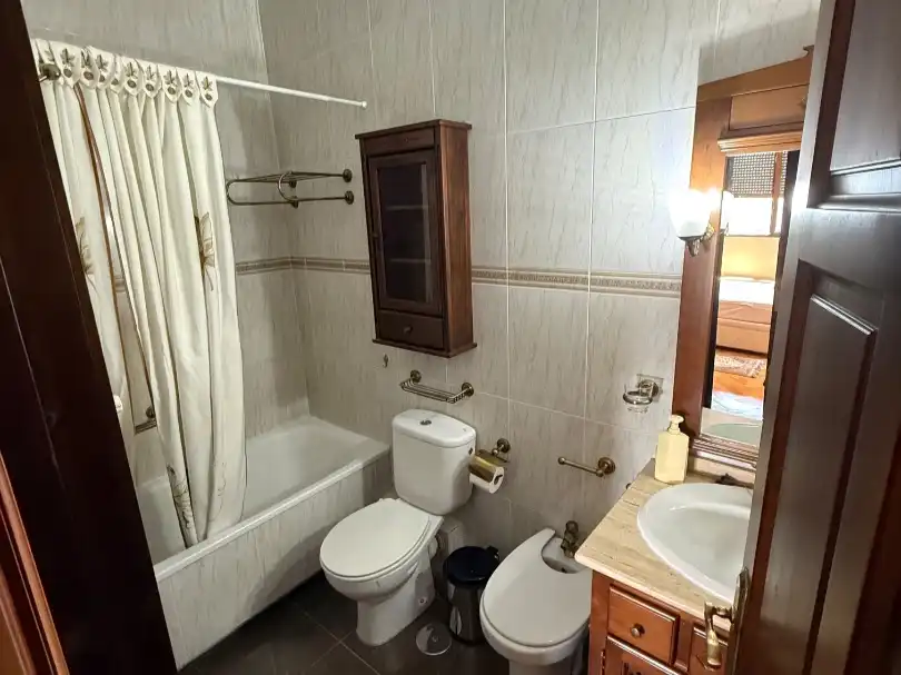 Flat for rent in Calle de Raimundo Fernández Villaverde, 37, Cuatro Caminos - Azca Bathroom of Flat for rent in Madrid Capital with Air Conditioner and Terrace