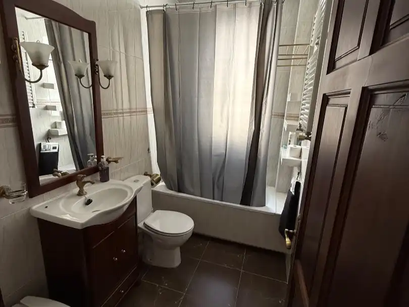 Flat for rent in Calle de Raimundo Fernández Villaverde, 37, Cuatro Caminos - Azca Bathroom of Flat for rent in Madrid Capital with Air Conditioner and Terrace