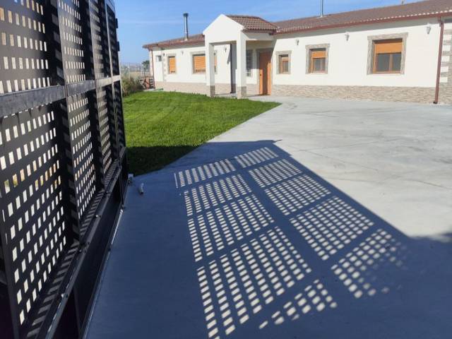Finca rústica en Venta en Calle Empedrada, 23 en Alcazarén