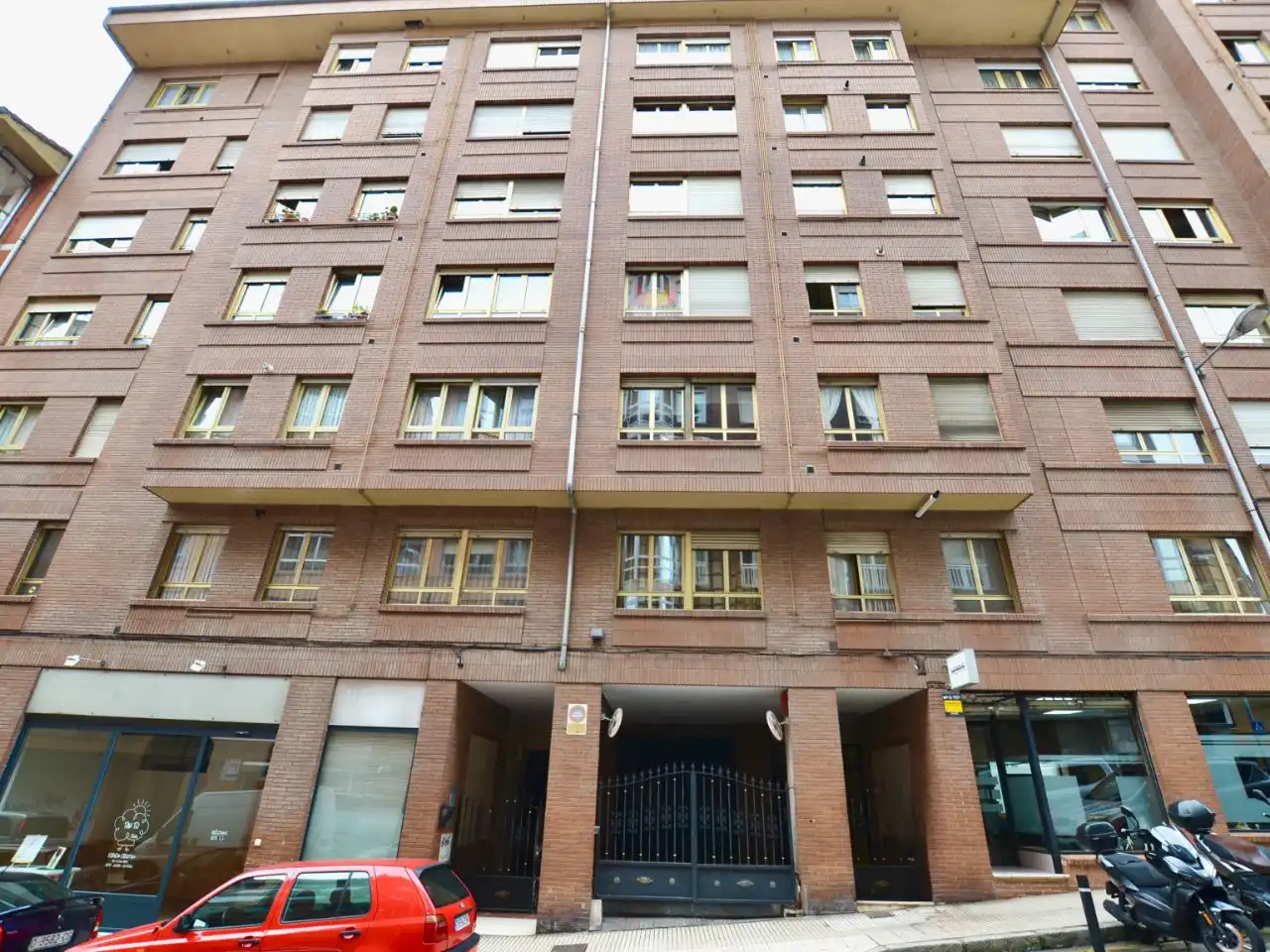 Pis en venda a Calle Tirso de Avilés, 3, Teatinos - Los Prados Vista exterior de Pis en venda en Oviedo