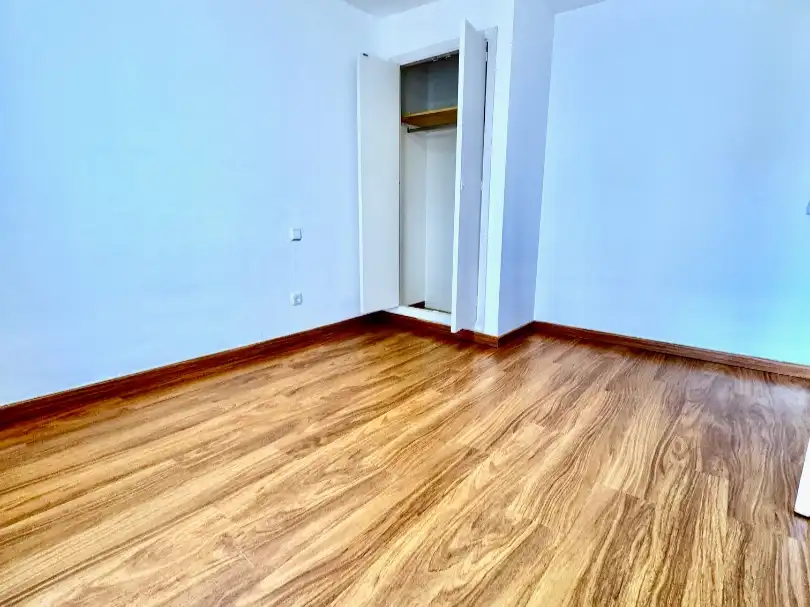 Pis de lloguer a Carrer de la Riera, 3, Sant Jaume Dormitori de Pis de lloguer en Palma de Mallorca amb Aire condicionat, Parquet i Balcó