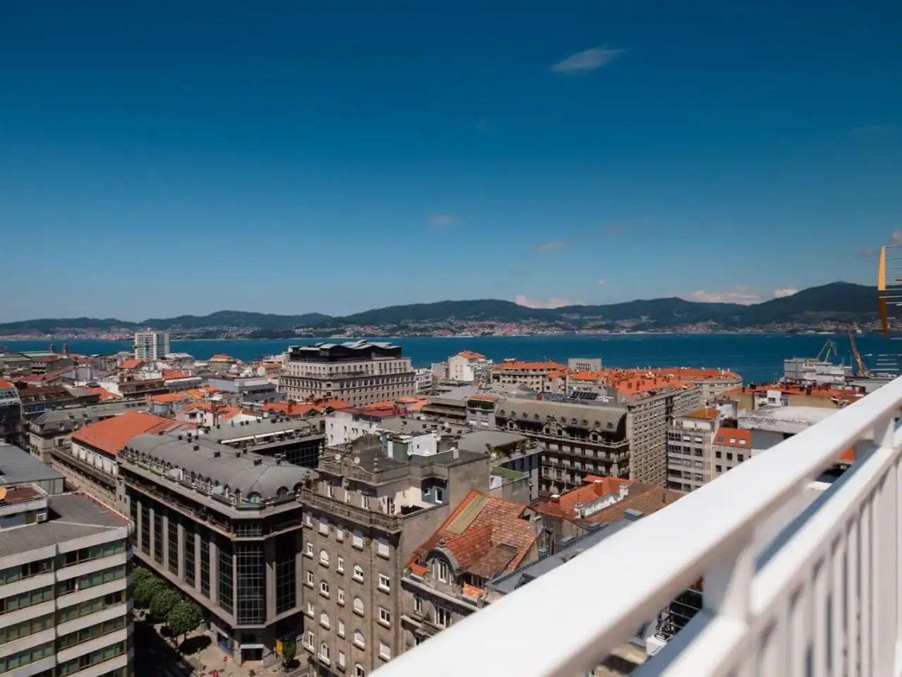 Vista exterior de Dúplex en venta en Vigo  con Terraza