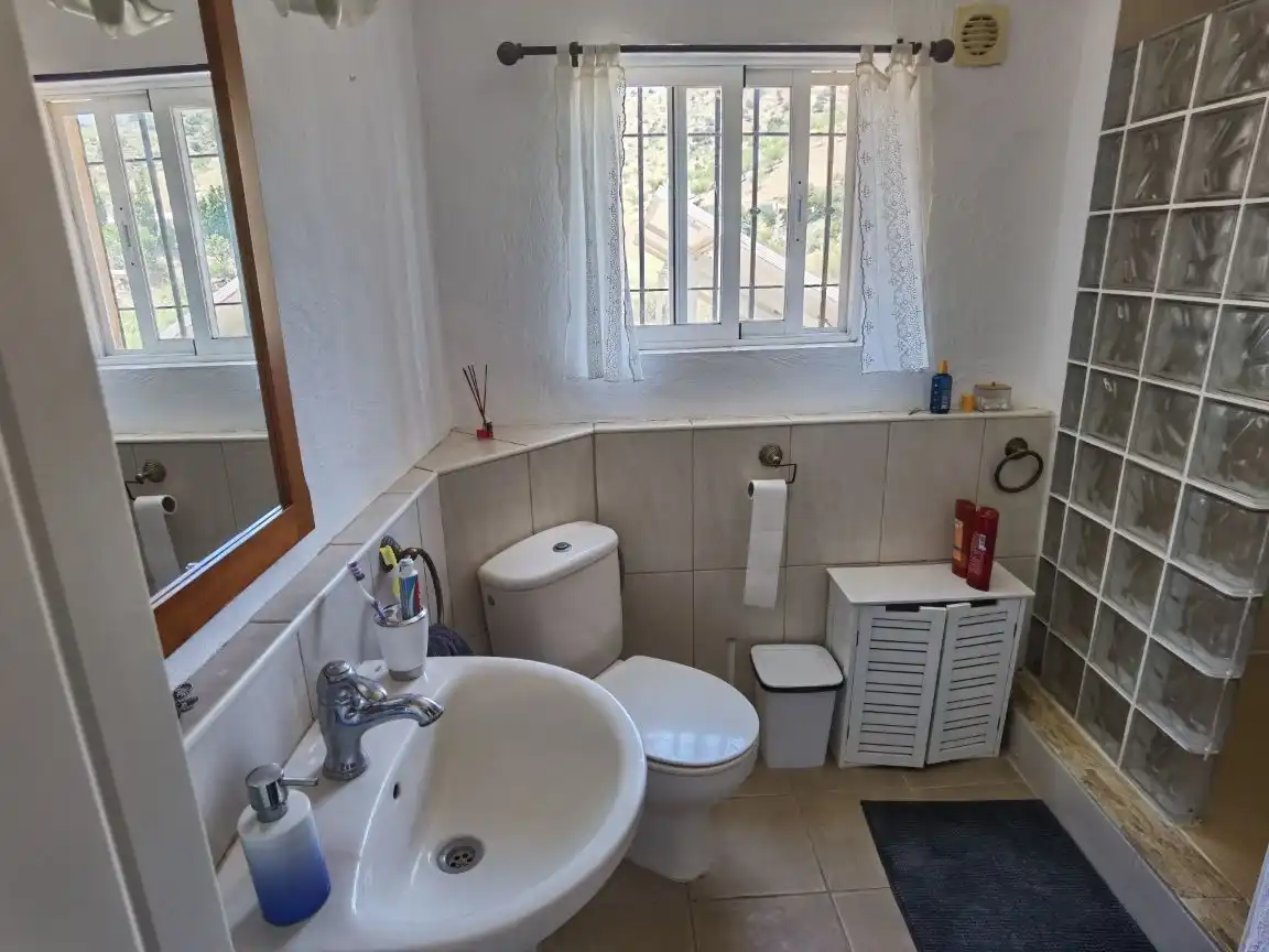 Houses for sale in Paseo Marítimo, 1, Castell de Ferro Bathroom of Houses for sale in Gualchos with Air Conditioner, Terrace and Swimming Pool