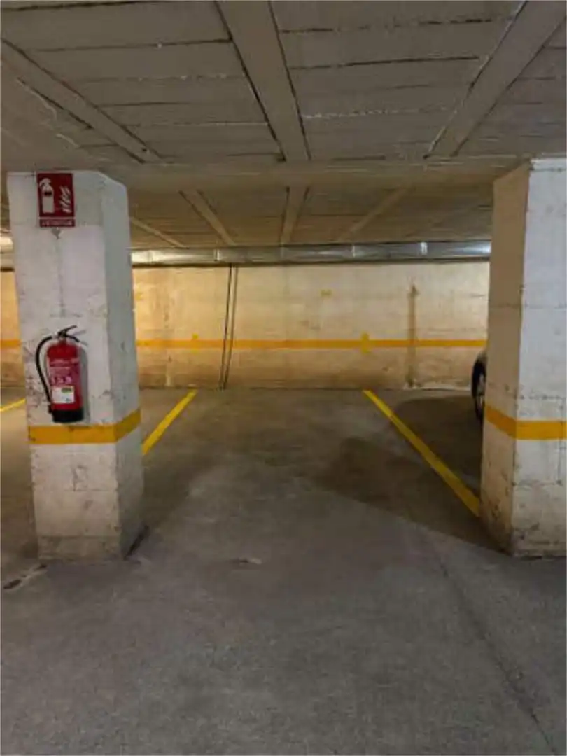 Parkplatz von Garage zur Miete in Cangas 