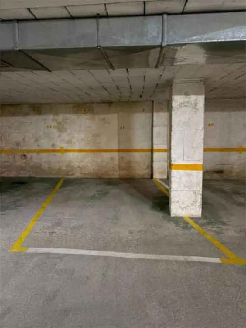 Parkplatz von Garage zur Miete in Cangas 