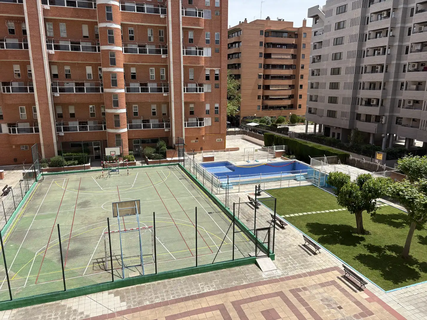 Flat for sale in Calle de Pablo Neruda, 20, Grancasa Swimming pool of Flat for sale in Zaragoza with Air Conditioner, Heating and Private garden
