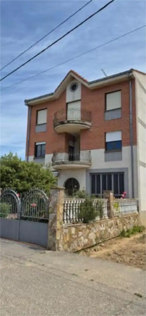 Vista exterior de Piso en venta en Santa Croya de Tera