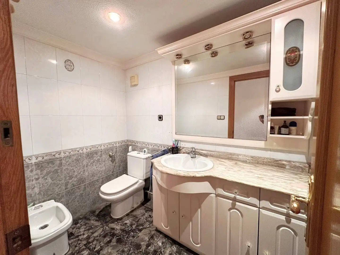 Badezimmer von Wohnung zum Verkauf in Crevillent mit Balkon