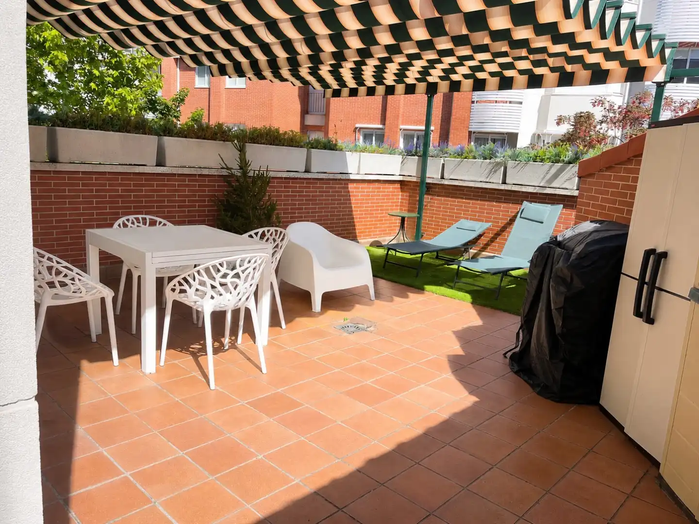 Pis en venda a Calle Villafranca de Duero, 8, Las Villas - Valparaiso - El Peral Terrassa de Pis en venda en Valladolid amb Calefacció, Parquet i Terrassa