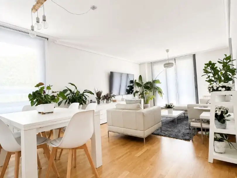 Pis en venda a Calle Villafranca de Duero, 8, Las Villas - Valparaiso - El Peral Sala d'estar de Pis en venda en Valladolid amb Calefacció, Parquet i Terrassa