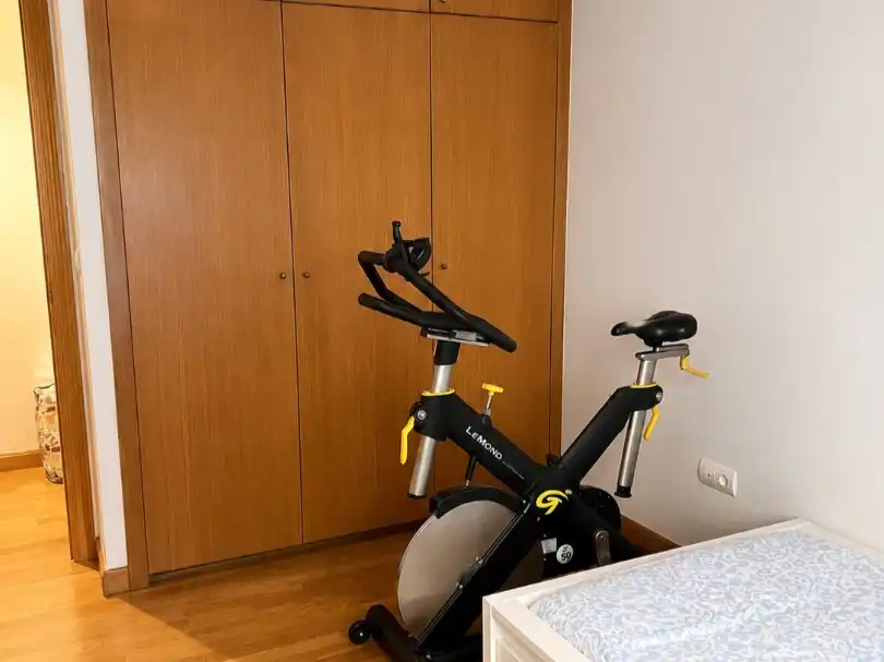 Pis en venda a Calle Villafranca de Duero, 8, Las Villas - Valparaiso - El Peral Dormitori de Pis en venda en Valladolid amb Calefacció, Parquet i Terrassa