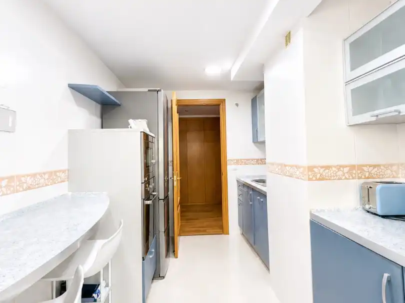 Pis en venda a Calle Villafranca de Duero, 8, Las Villas - Valparaiso - El Peral Cuina de Pis en venda en Valladolid amb Calefacció, Parquet i Terrassa