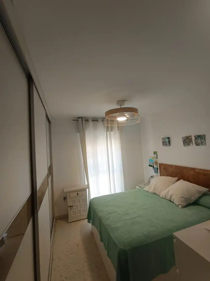 Piso en venta en Calle Héroe de Sostoa, 51, Parque Ayala - Jardín de la Abadía - Huelín Habitación de Piso en venta en Málaga Capital con Terraza y Balcón