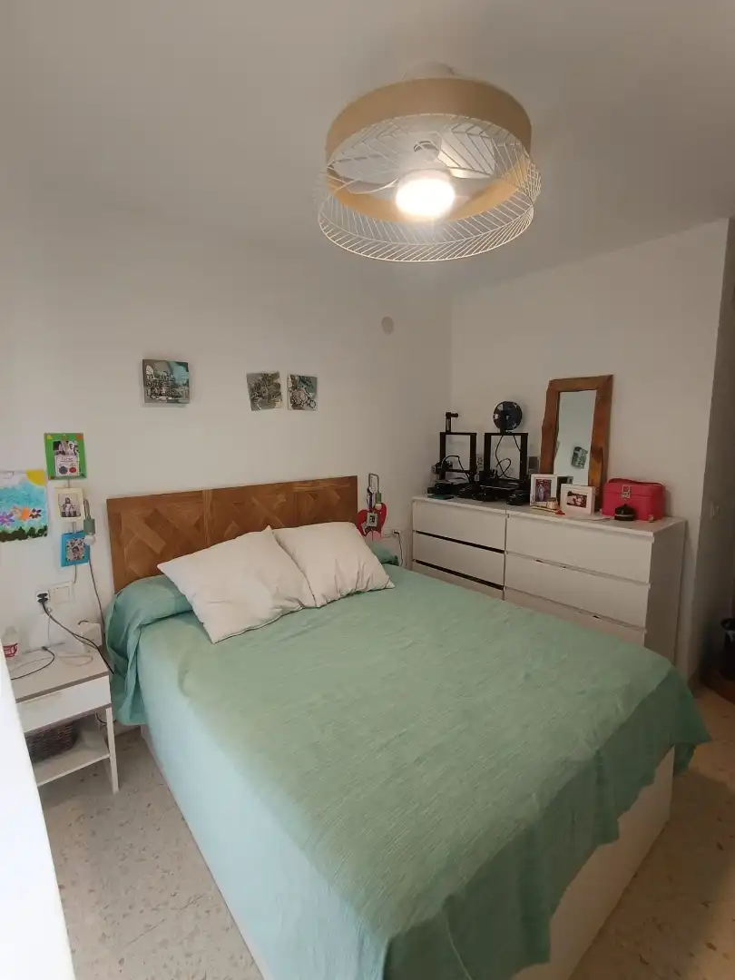 Piso en venta en Calle Héroe de Sostoa, 51, Parque Ayala - Jardín de la Abadía - Huelín Habitación de Piso en venta en Málaga Capital con Terraza y Balcón